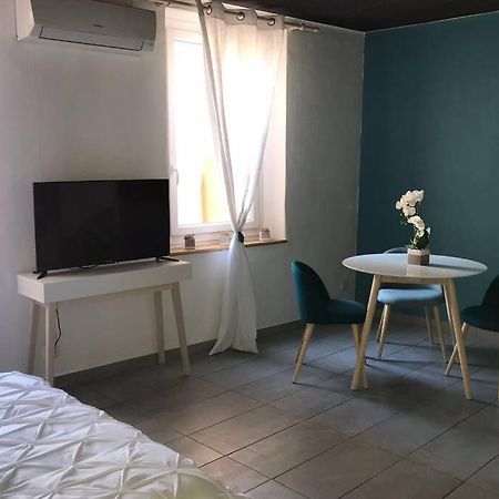 Studio Cocooning A 50 M Du Port, Classe 1 Etoile Cassis Exterior foto